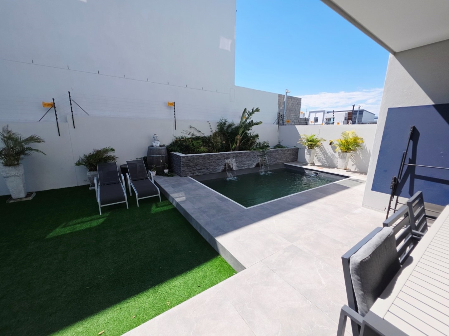 5 Bedroom Property for Sale in Sandown Western Cape
